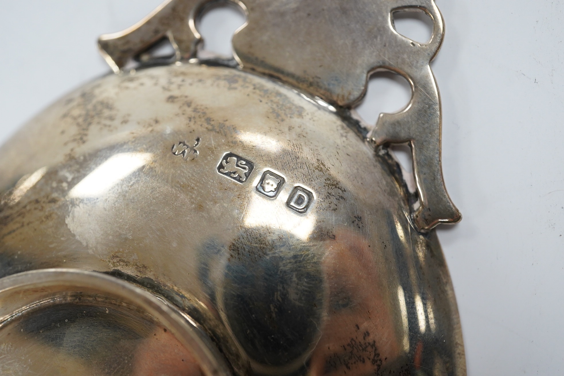A George VI stylish silver oval trinket dish, Wakely & Wheeler, London, 1939, 108 grams, 16.7cm. Condition - fair